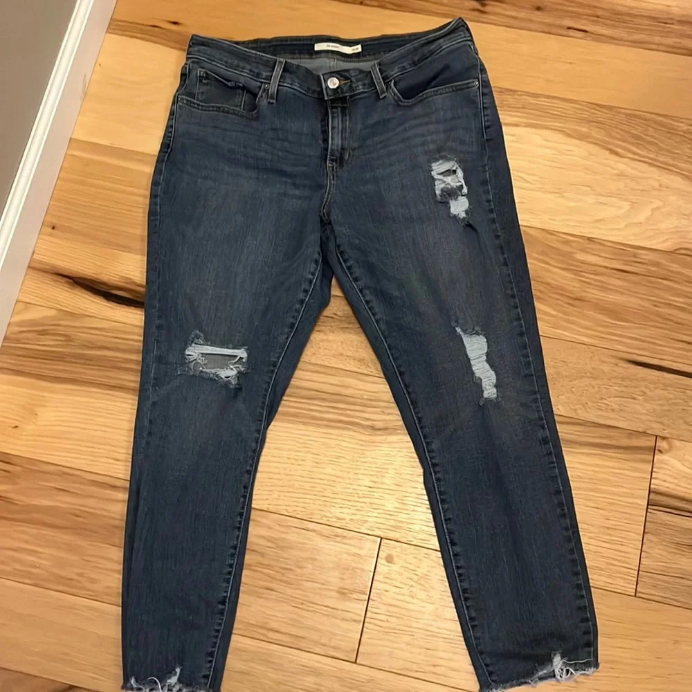 Levi’s distressed 711 skinny jeans